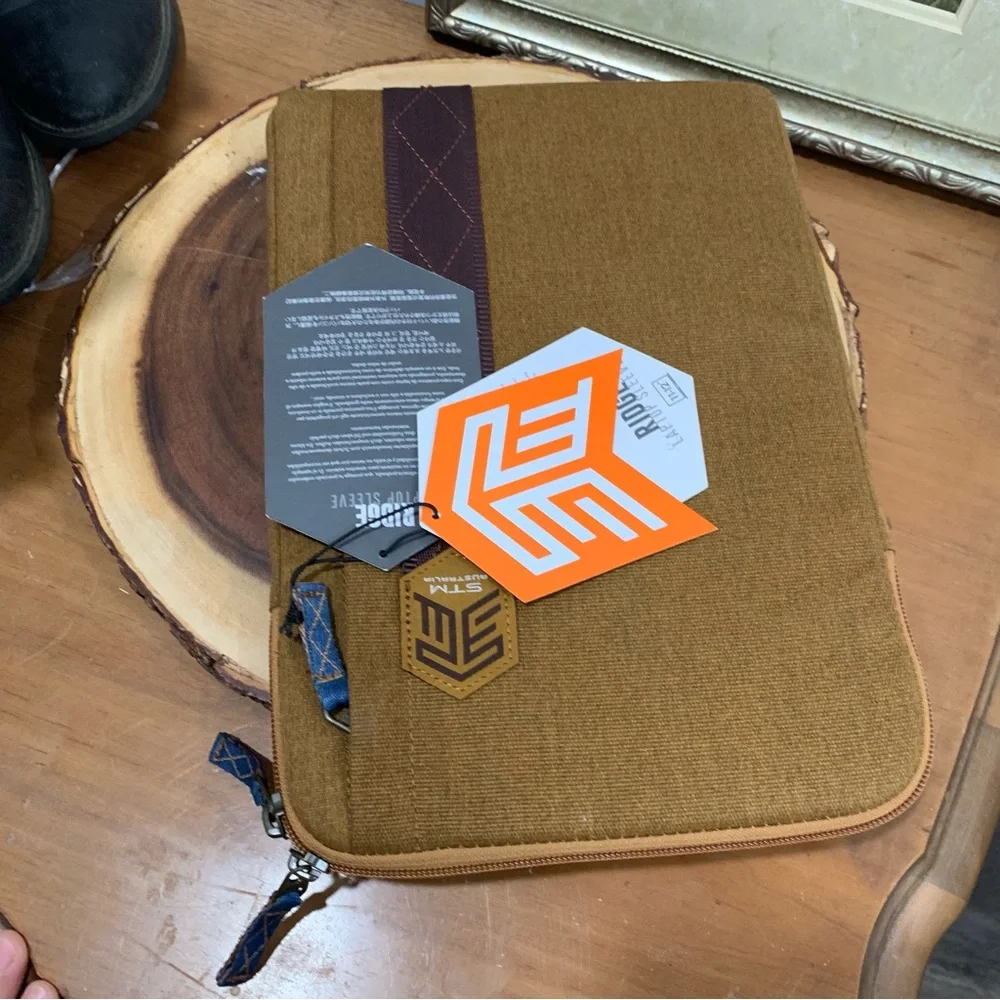 STM Australia‎ HT1063 Brown Ridge Laptop Sleeve designed for 11-12